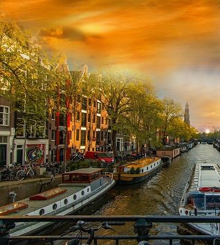 amsterdam-5768537_1280.jpg