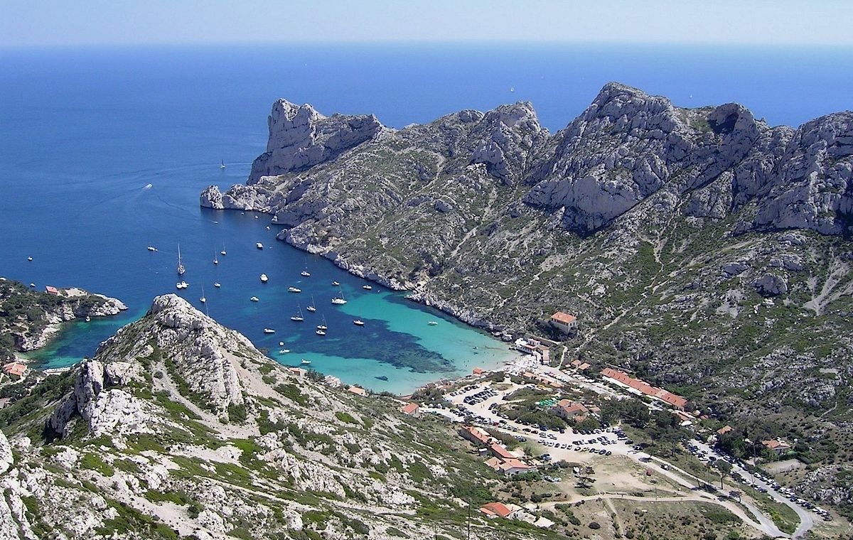 1200px-Calanque_de_Sormiou-copie