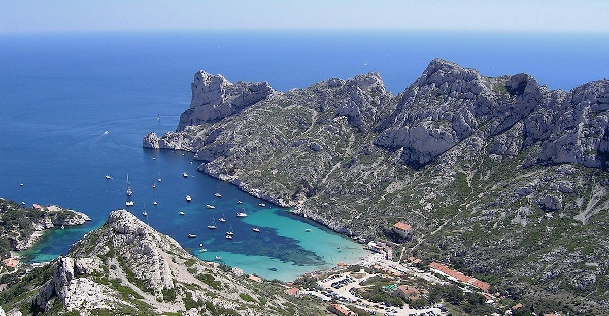 1200px-Calanque_de_Sormiou-copie4 (1)